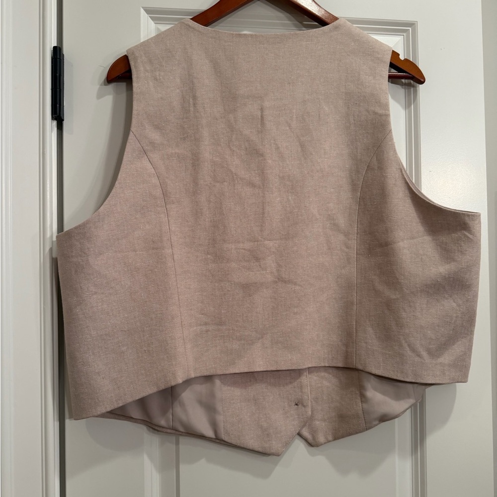 Old Navy Sleeveless Button Front Vest in Beige - Picture 8 of 8